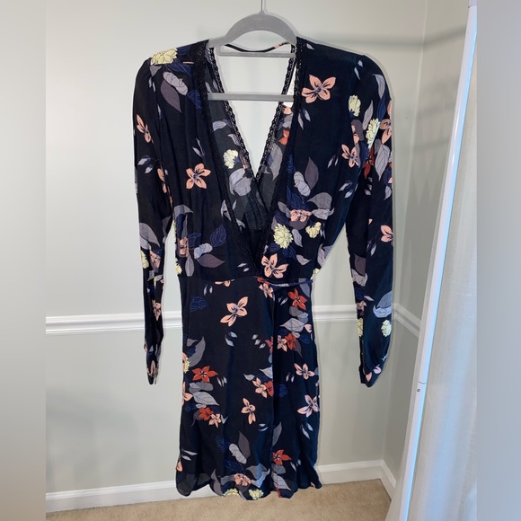 Astr Dresses & Skirts - ASTR the label black dress with floral flower design size xs